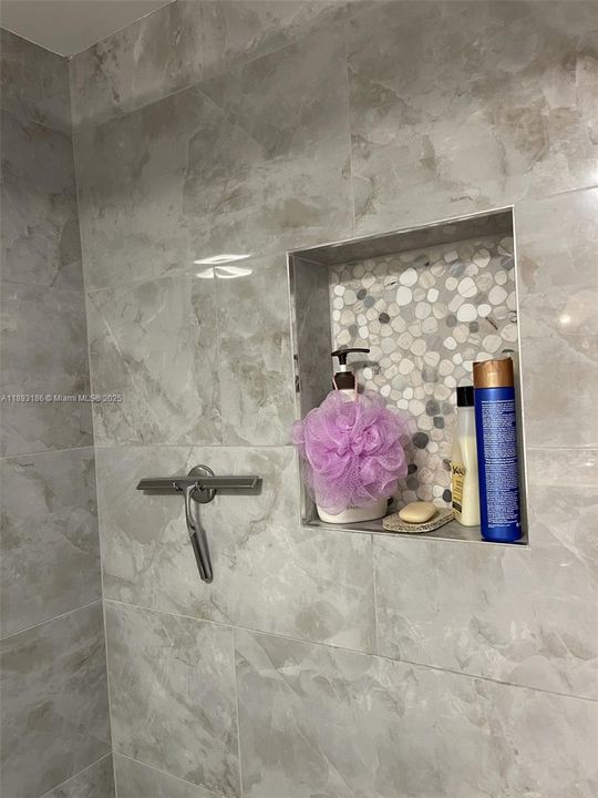 Active With Contract: $2,400 (2 beds, 2 baths, 1148 Square Feet)