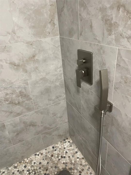 Active With Contract: $2,400 (2 beds, 2 baths, 1148 Square Feet)