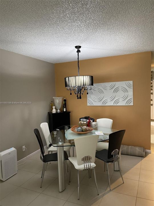 Active With Contract: $2,400 (2 beds, 2 baths, 1148 Square Feet)