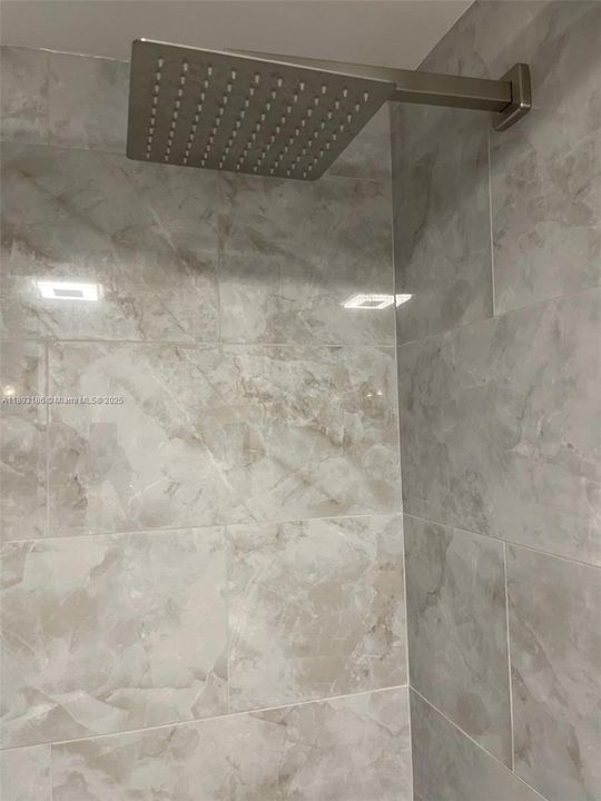 Active With Contract: $2,400 (2 beds, 2 baths, 1148 Square Feet)