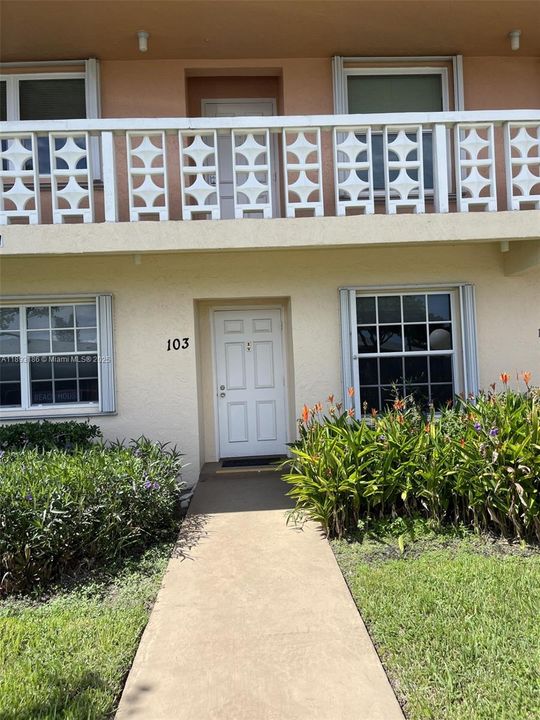Active With Contract: $2,400 (2 beds, 2 baths, 1148 Square Feet)