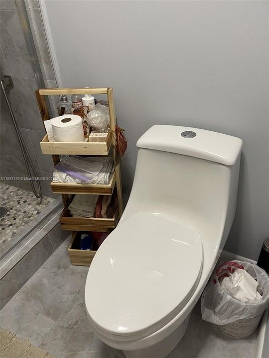 Active With Contract: $2,400 (2 beds, 2 baths, 1148 Square Feet)