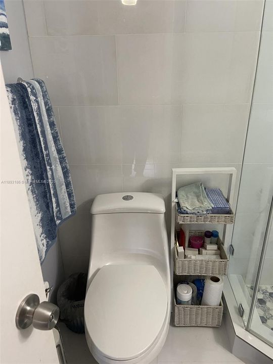 Active With Contract: $2,400 (2 beds, 2 baths, 1148 Square Feet)