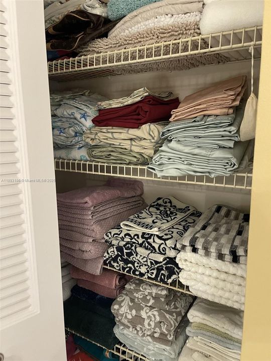 Active With Contract: $2,400 (2 beds, 2 baths, 1148 Square Feet)