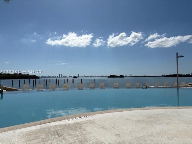 待售: $340,000 (1 贝兹, 1 浴室, 775 平方英尺)