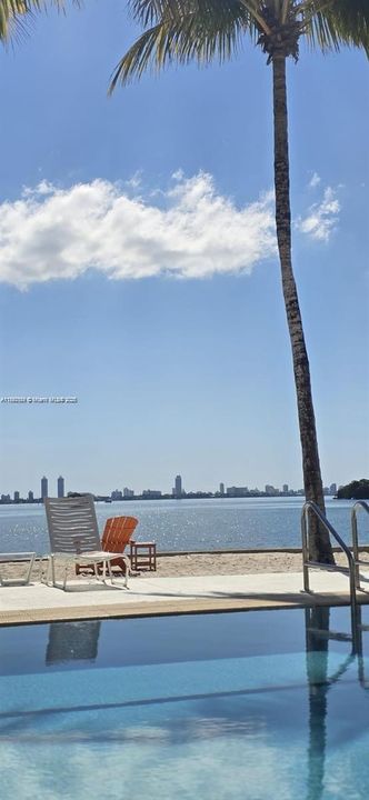 待售: $340,000 (1 贝兹, 1 浴室, 775 平方英尺)