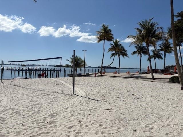 待售: $340,000 (1 贝兹, 1 浴室, 775 平方英尺)