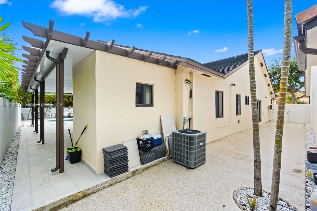 Active With Contract: $1,100,000 (4 beds, 3 baths, 1890 Square Feet)