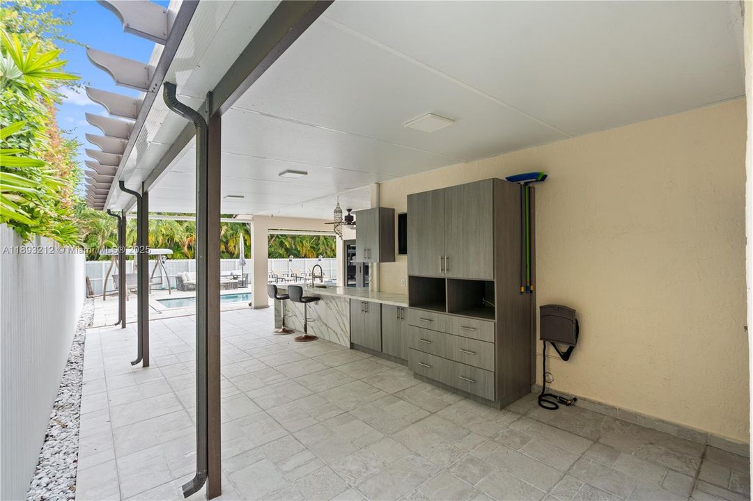 Active With Contract: $1,100,000 (4 beds, 3 baths, 1890 Square Feet)