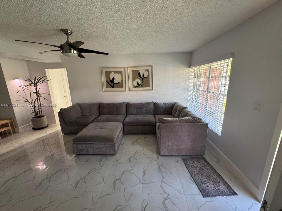 Recently Sold: $270,000 (3 beds, 1 baths, 952 Square Feet)