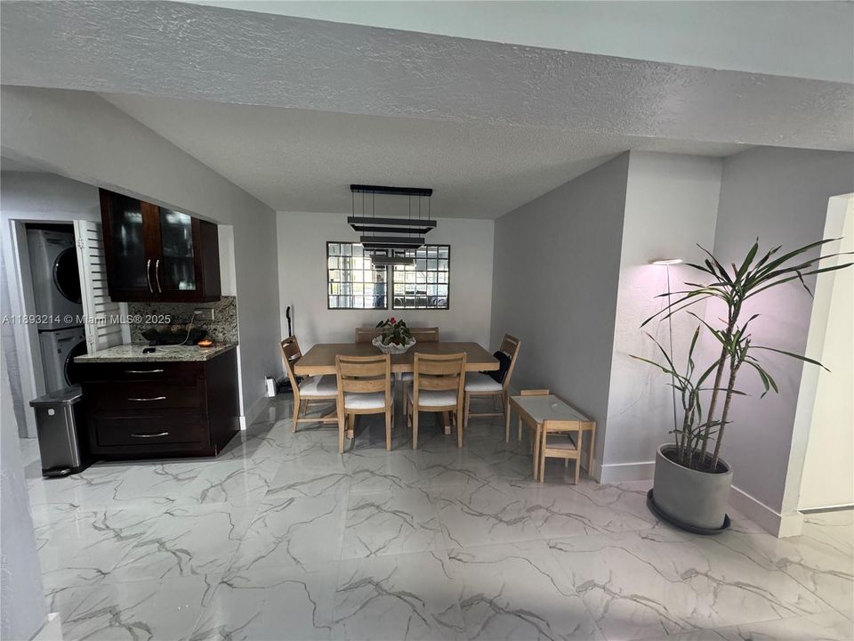 Recently Sold: $270,000 (3 beds, 1 baths, 952 Square Feet)