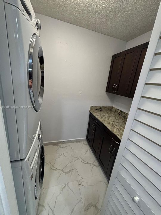 Recently Sold: $270,000 (3 beds, 1 baths, 952 Square Feet)