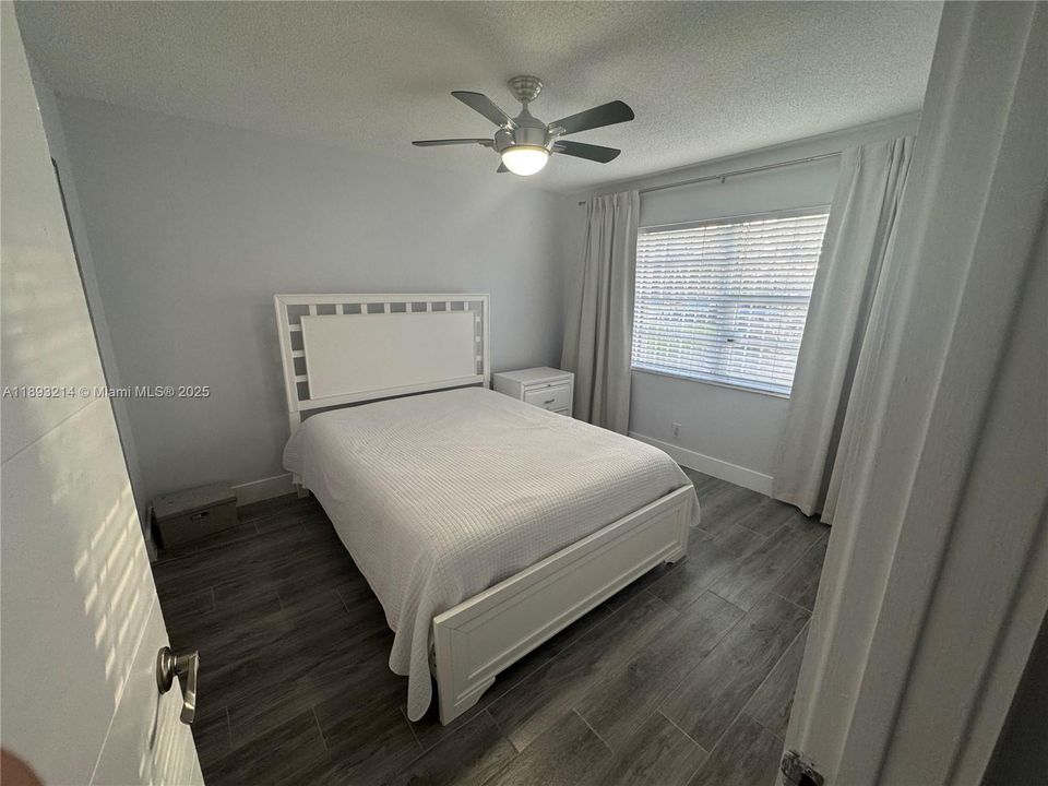 Recently Sold: $270,000 (3 beds, 1 baths, 952 Square Feet)