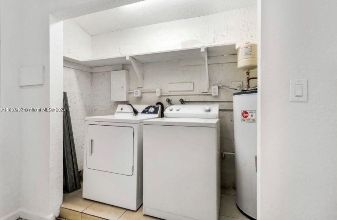 Active With Contract: $2,700 (3 beds, 1 baths, 1360 Square Feet)