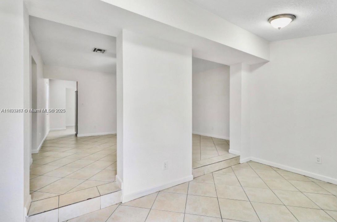 Active With Contract: $2,700 (3 beds, 1 baths, 1360 Square Feet)