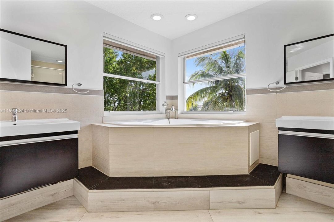 For Rent: $9,500 (5 beds, 4 baths, 3979 Square Feet)