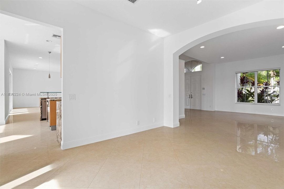 For Rent: $9,500 (5 beds, 4 baths, 3979 Square Feet)