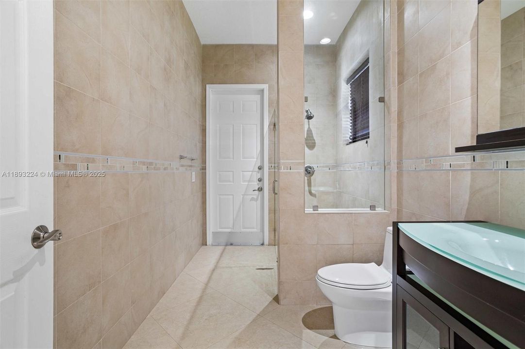 For Rent: $9,500 (5 beds, 4 baths, 3979 Square Feet)