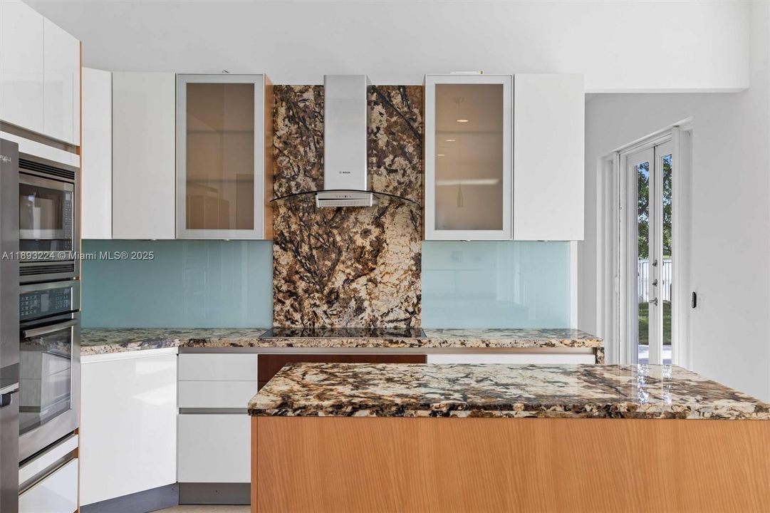 For Rent: $9,500 (5 beds, 4 baths, 3979 Square Feet)