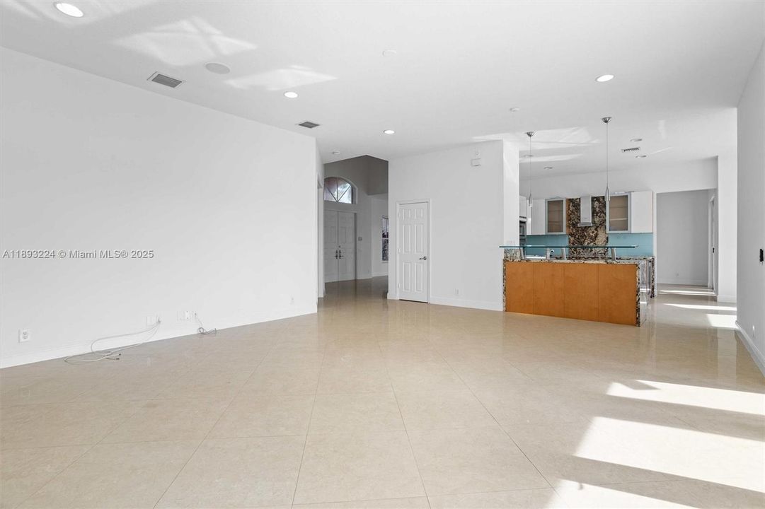 For Rent: $9,500 (5 beds, 4 baths, 3979 Square Feet)