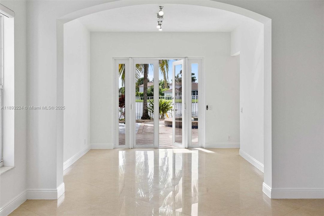 For Rent: $9,500 (5 beds, 4 baths, 3979 Square Feet)