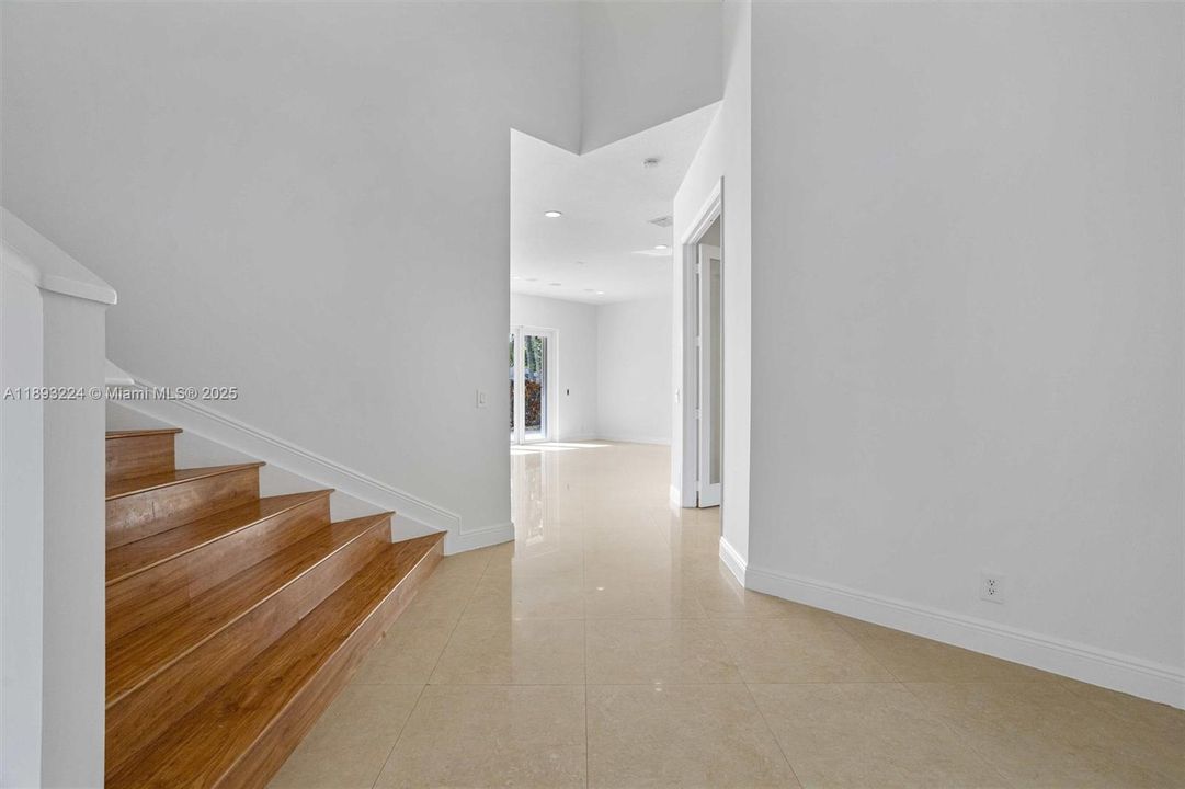 For Rent: $9,500 (5 beds, 4 baths, 3979 Square Feet)