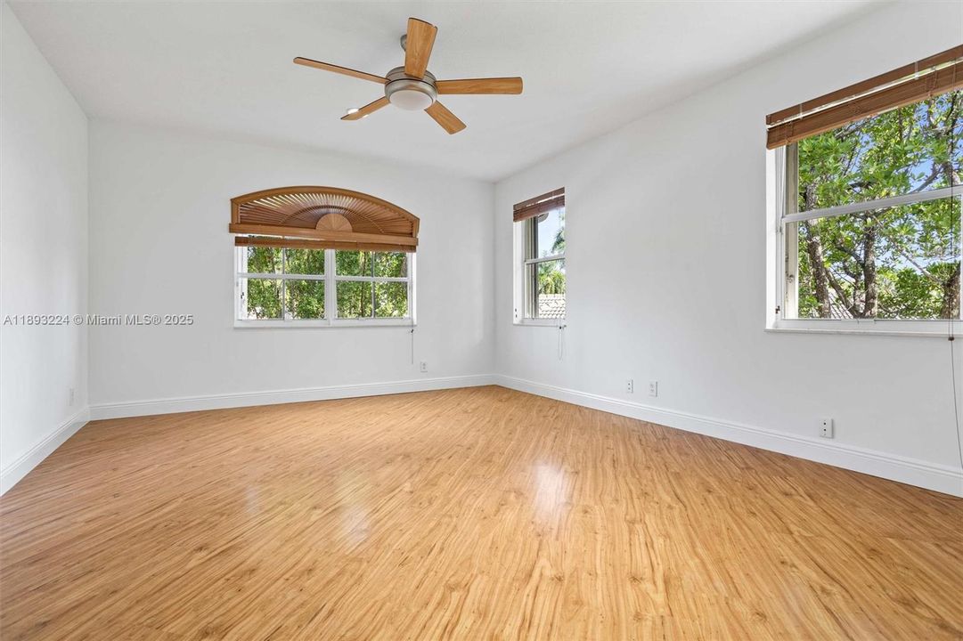 For Rent: $9,500 (5 beds, 4 baths, 3979 Square Feet)