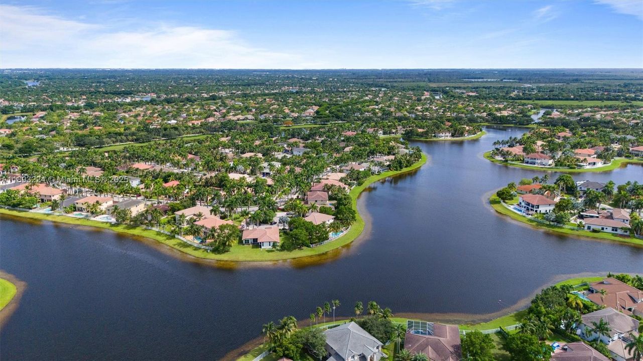 For Rent: $9,500 (5 beds, 4 baths, 3979 Square Feet)