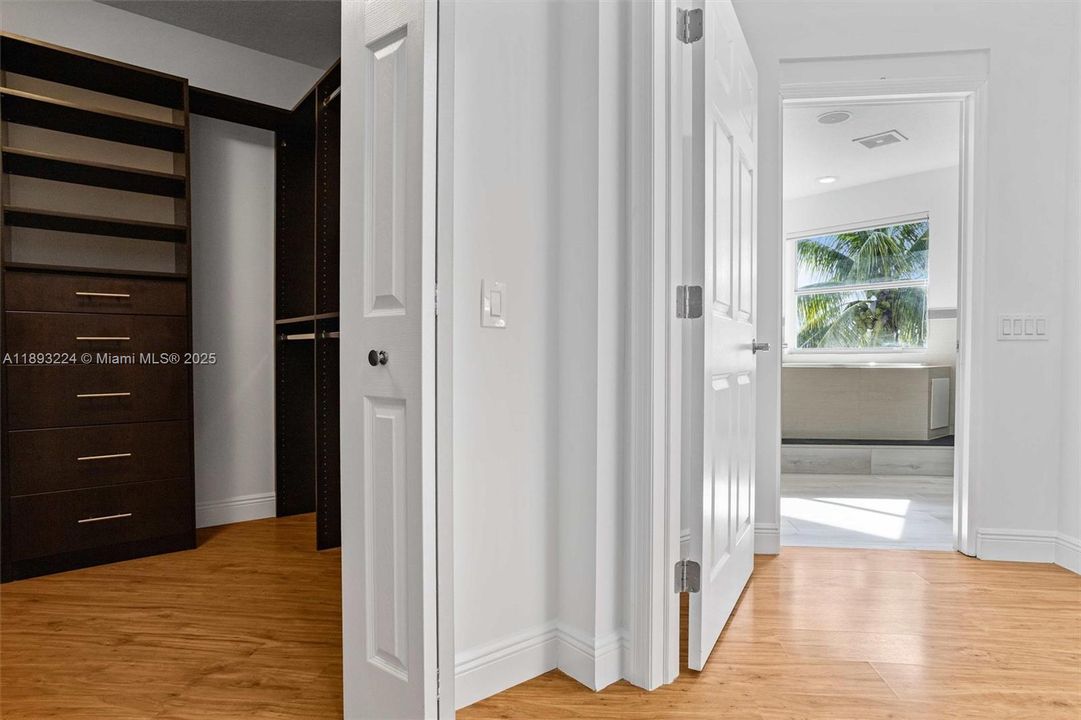 For Rent: $9,500 (5 beds, 4 baths, 3979 Square Feet)