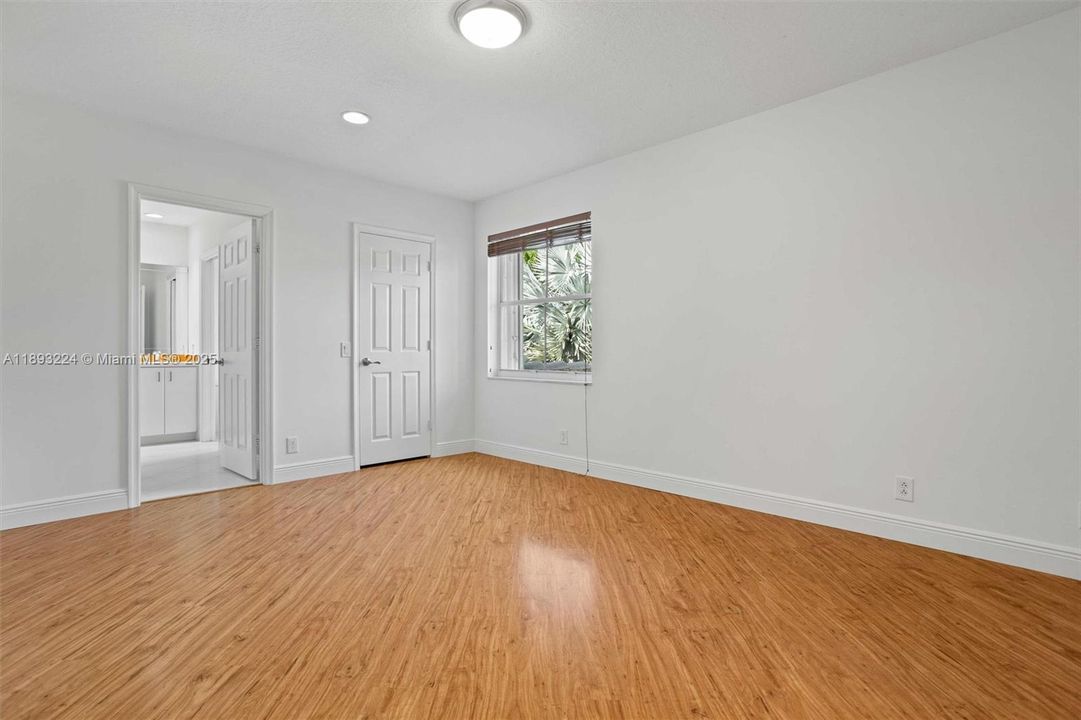 For Rent: $9,500 (5 beds, 4 baths, 3979 Square Feet)