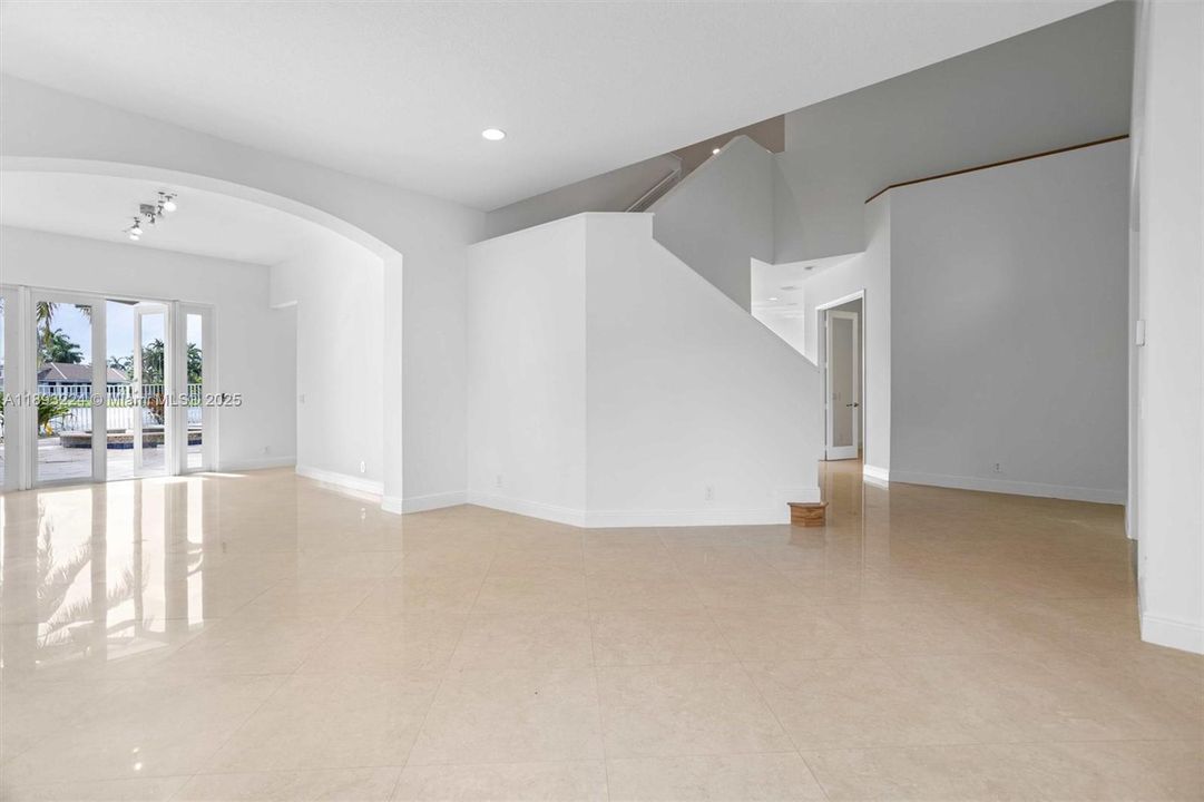 For Rent: $9,500 (5 beds, 4 baths, 3979 Square Feet)