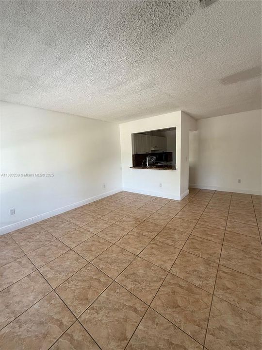 Под контрактом: $2,000 (2 спален, 2 ванн, 750 Квадратных фут)