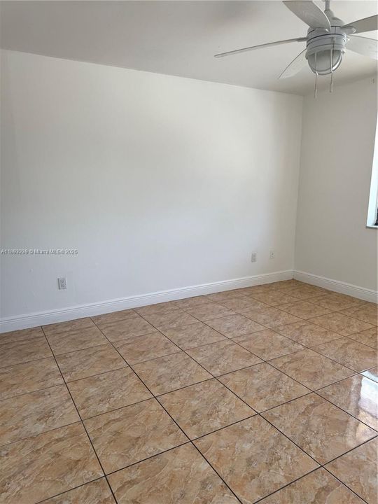 Под контрактом: $2,000 (2 спален, 2 ванн, 750 Квадратных фут)