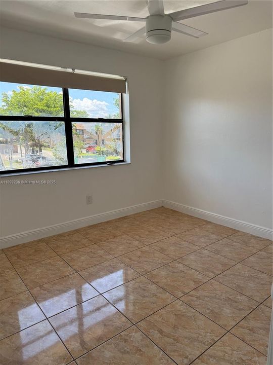 Под контрактом: $2,000 (2 спален, 2 ванн, 750 Квадратных фут)