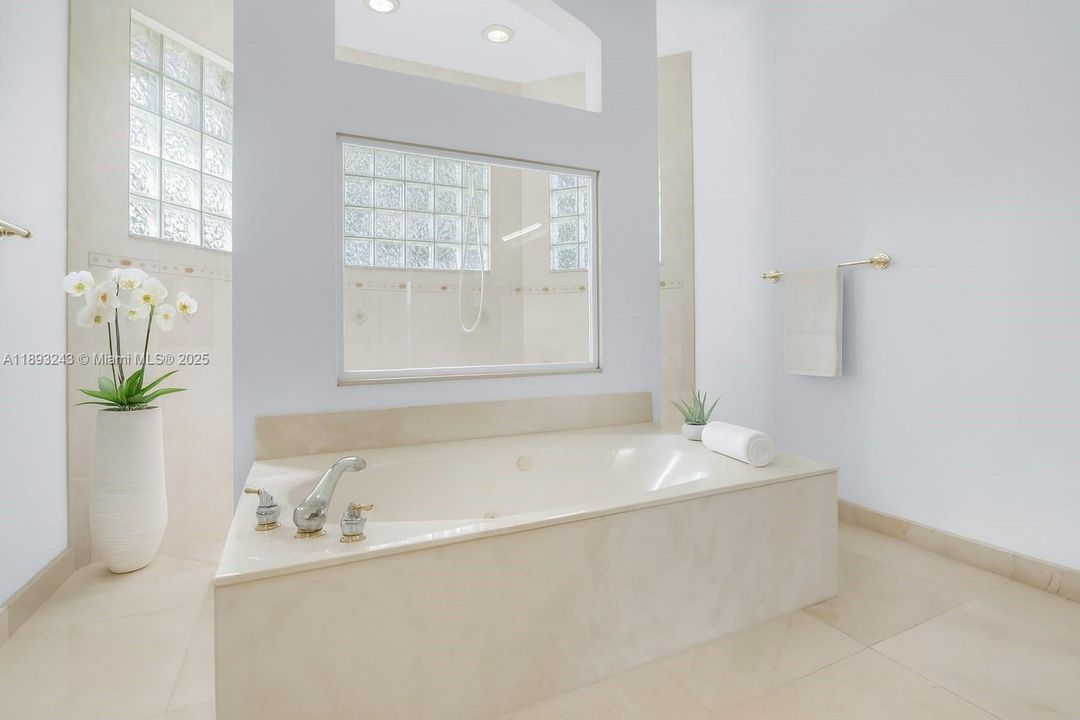 В аренду: $5,500 (5 спален, 3 ванн, 2829 Квадратных фут)