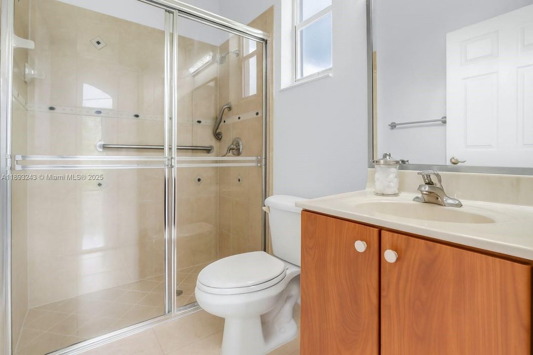 В аренду: $5,500 (5 спален, 3 ванн, 2829 Квадратных фут)