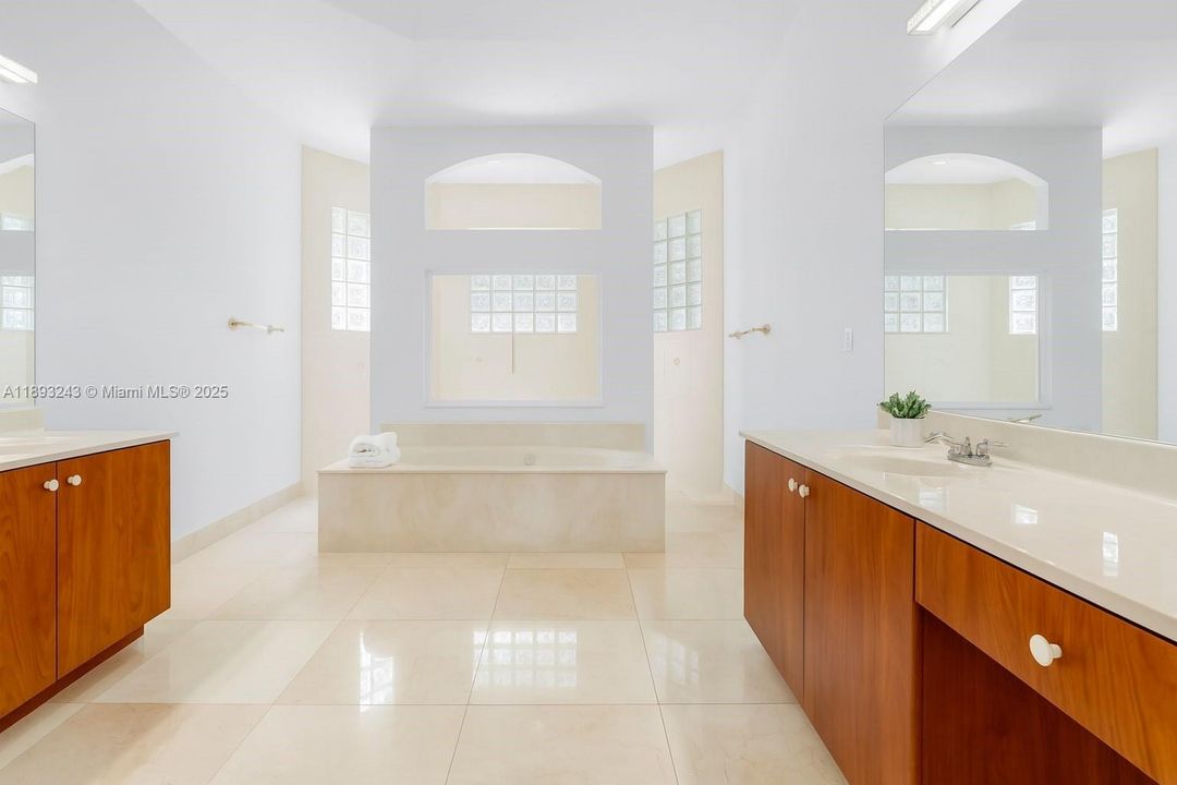 В аренду: $5,500 (5 спален, 3 ванн, 2829 Квадратных фут)