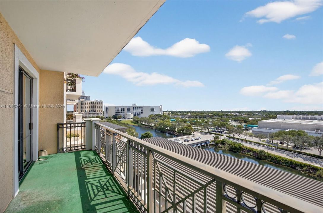 Active With Contract: $468,000 (2 beds, 2 baths, 1347 Square Feet)