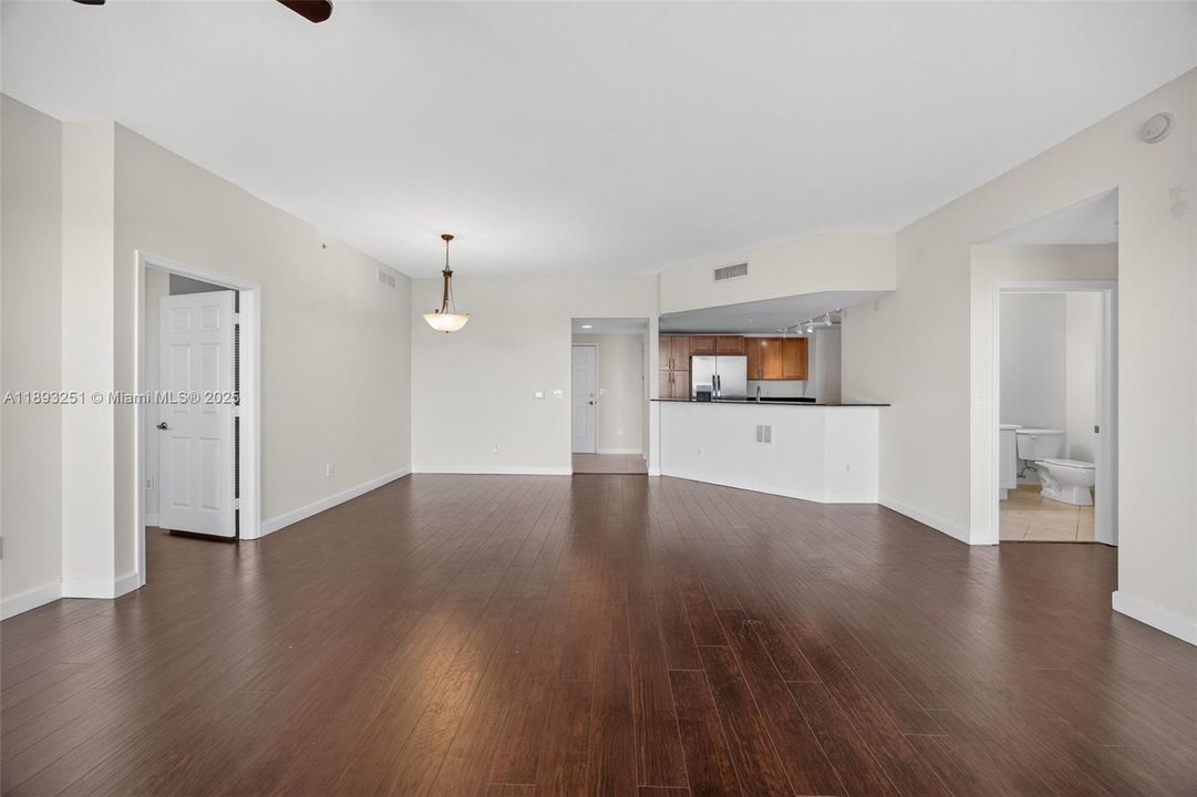 Active With Contract: $468,000 (2 beds, 2 baths, 1347 Square Feet)