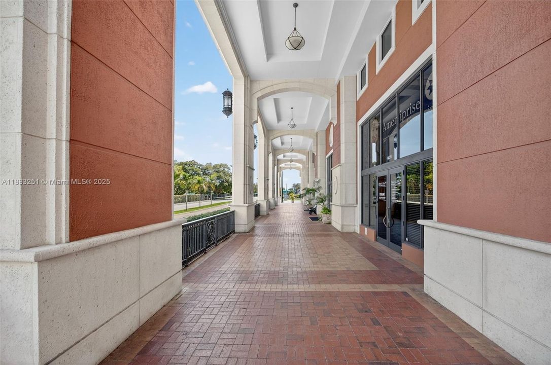 Active With Contract: $468,000 (2 beds, 2 baths, 1347 Square Feet)