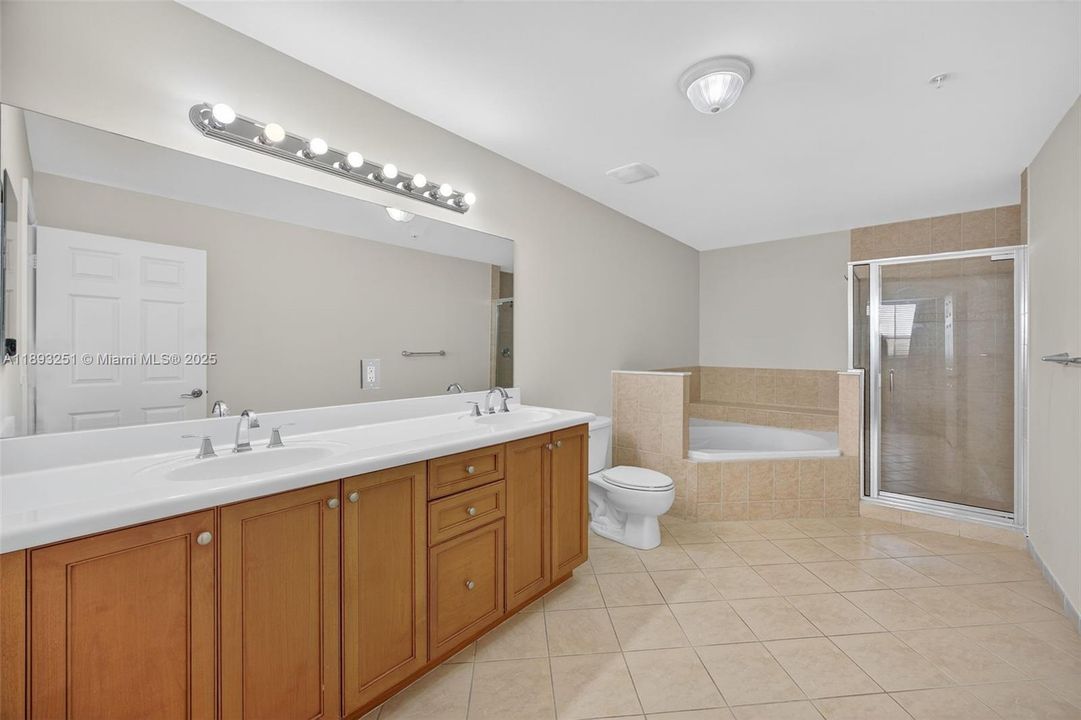 Active With Contract: $468,000 (2 beds, 2 baths, 1347 Square Feet)