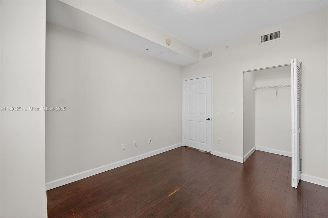 Active With Contract: $468,000 (2 beds, 2 baths, 1347 Square Feet)