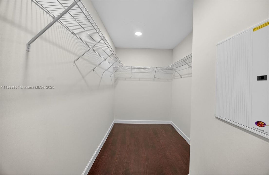 Active With Contract: $468,000 (2 beds, 2 baths, 1347 Square Feet)