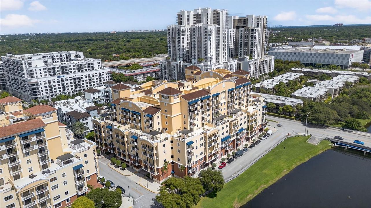 Active With Contract: $468,000 (2 beds, 2 baths, 1347 Square Feet)