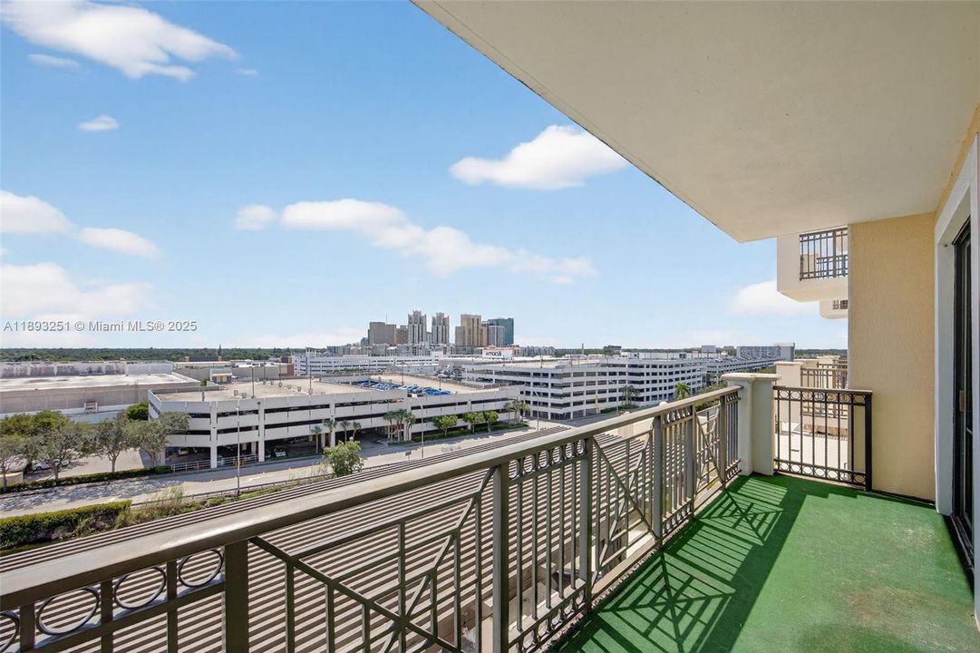 Active With Contract: $468,000 (2 beds, 2 baths, 1347 Square Feet)