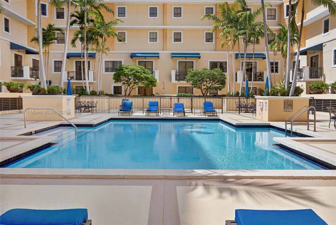 Active With Contract: $468,000 (2 beds, 2 baths, 1347 Square Feet)