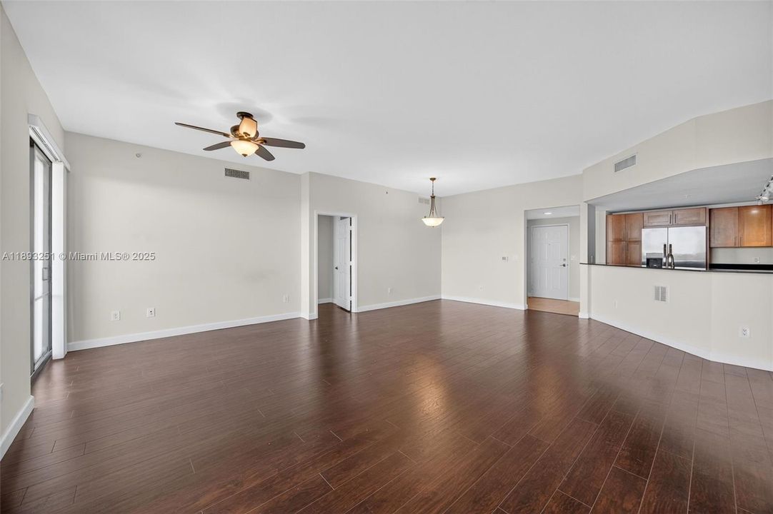 Active With Contract: $468,000 (2 beds, 2 baths, 1347 Square Feet)