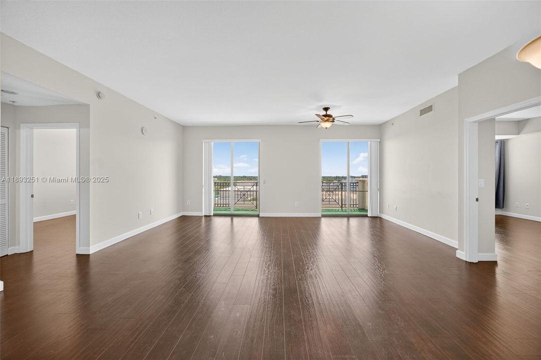 Active With Contract: $468,000 (2 beds, 2 baths, 1347 Square Feet)