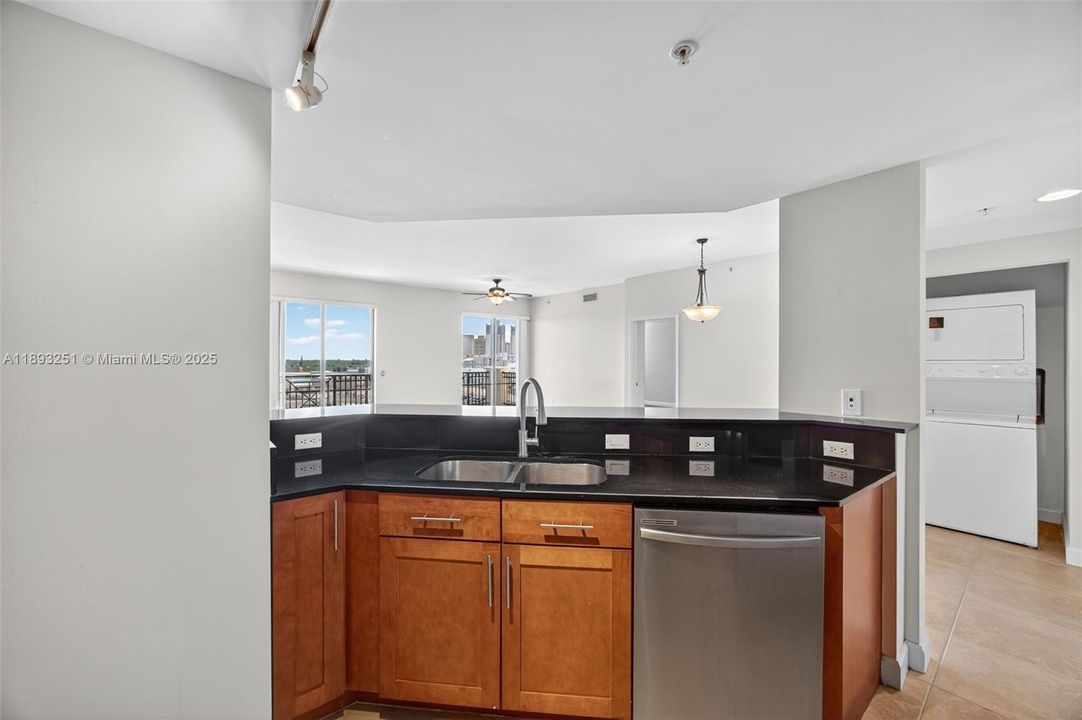 Active With Contract: $468,000 (2 beds, 2 baths, 1347 Square Feet)
