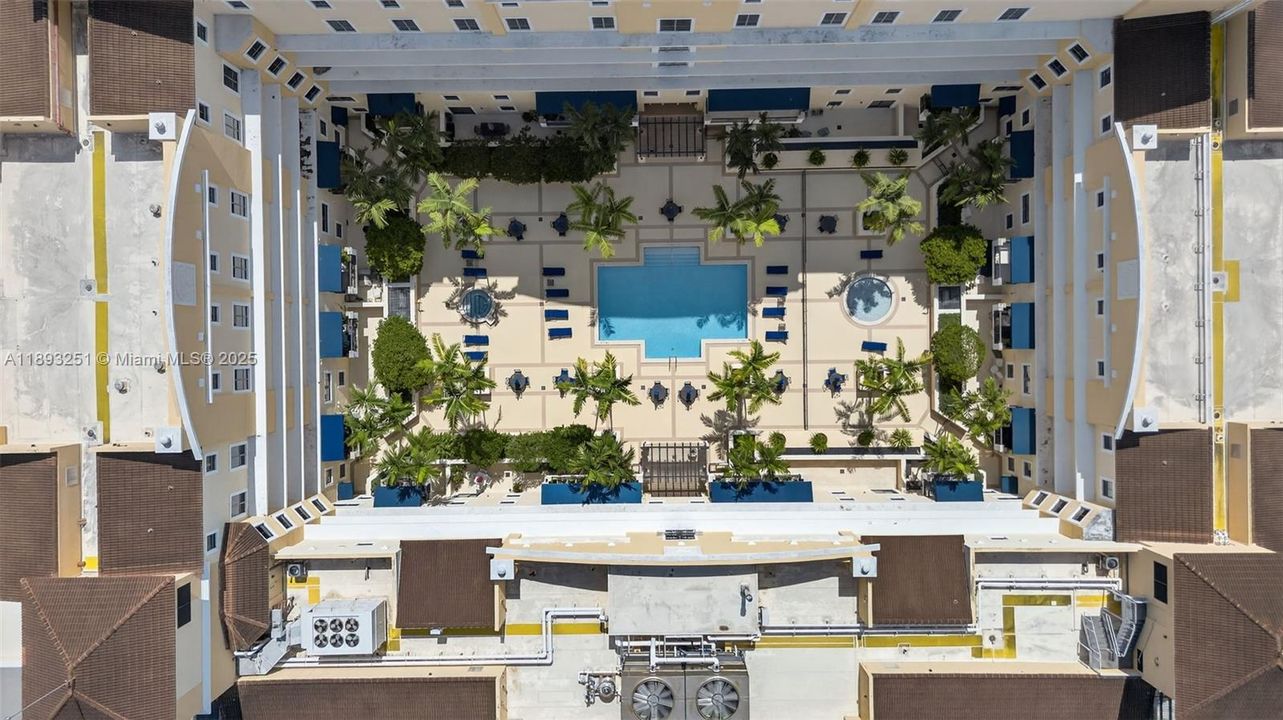 Active With Contract: $468,000 (2 beds, 2 baths, 1347 Square Feet)